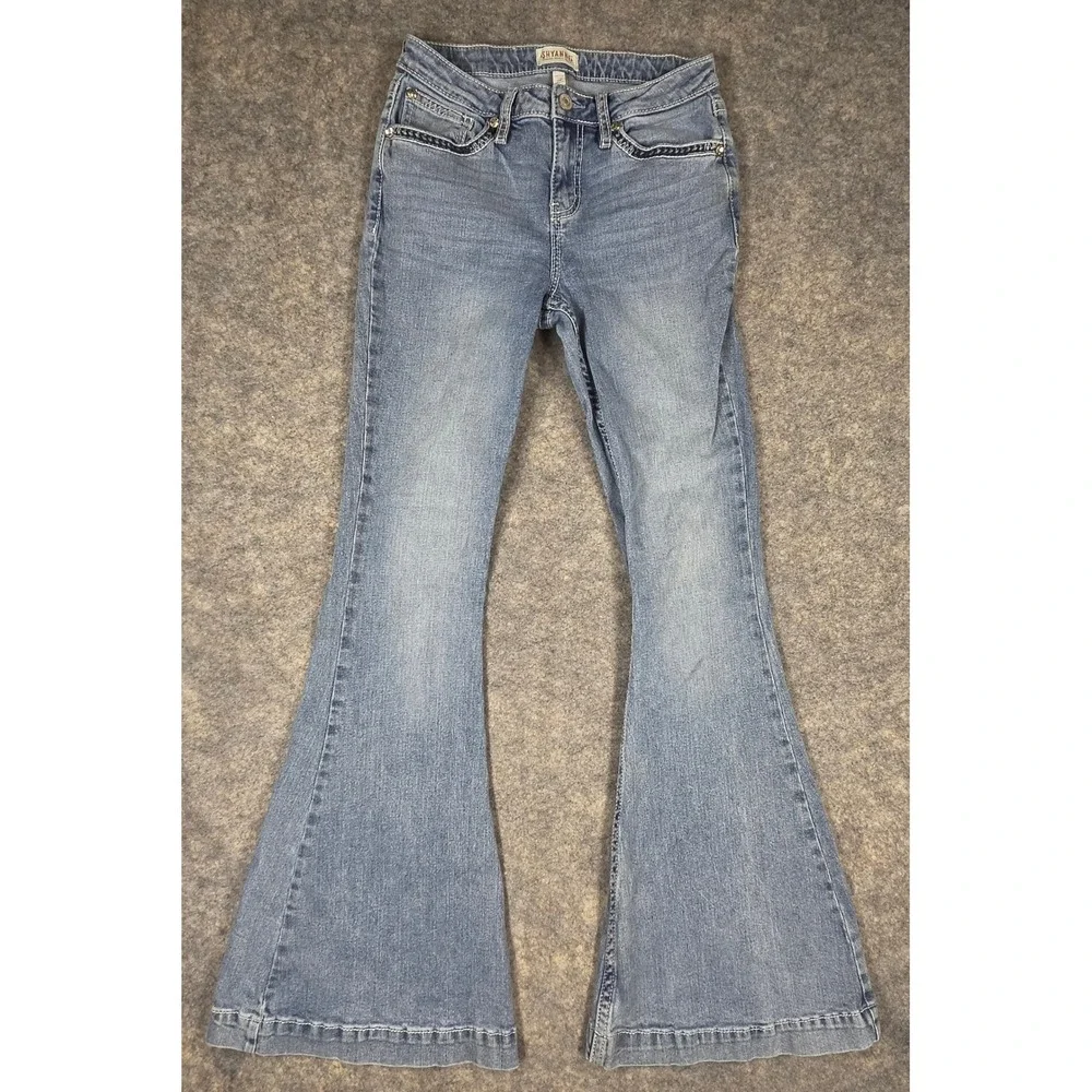 Shyanne Super Bell Bottom Y2K Flare Jeans Womens 28x34 Blue Light Wash Jewels
